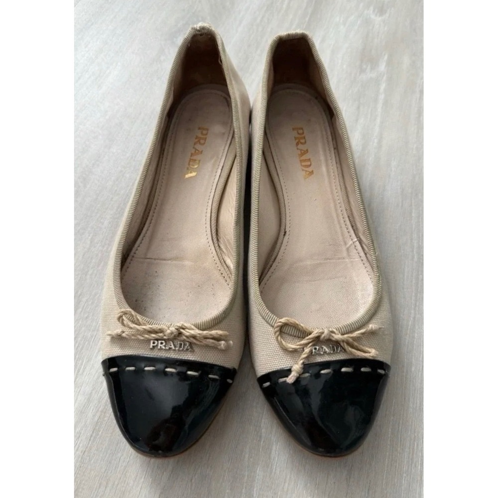 Prada Ballet Flats Womens 7 Beige Black Good Patent Cap Toe Bow Logo Hardware - Picture 2 of 15